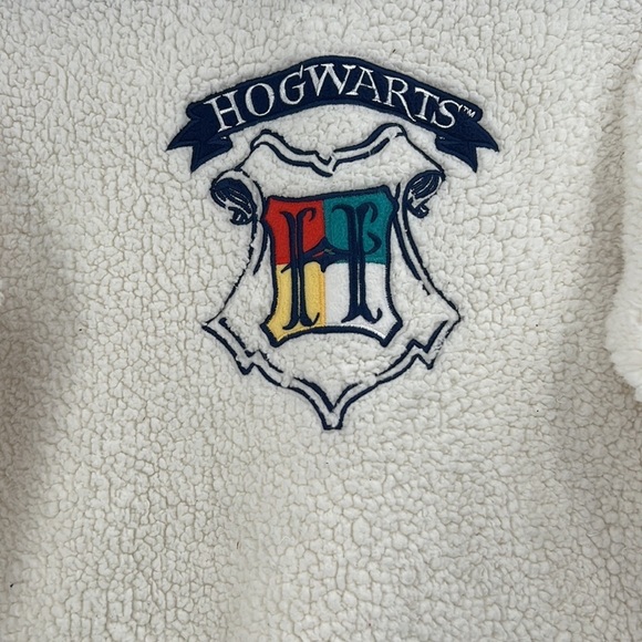 Hogwarts white Sherpa sweater size small - Picture 3 of 5